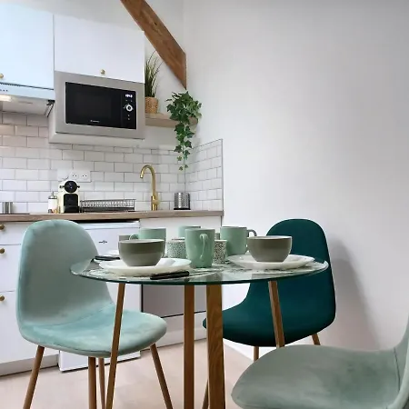 Apartment #seasons. 2' From Av Champagne. Design Cocoonig. New